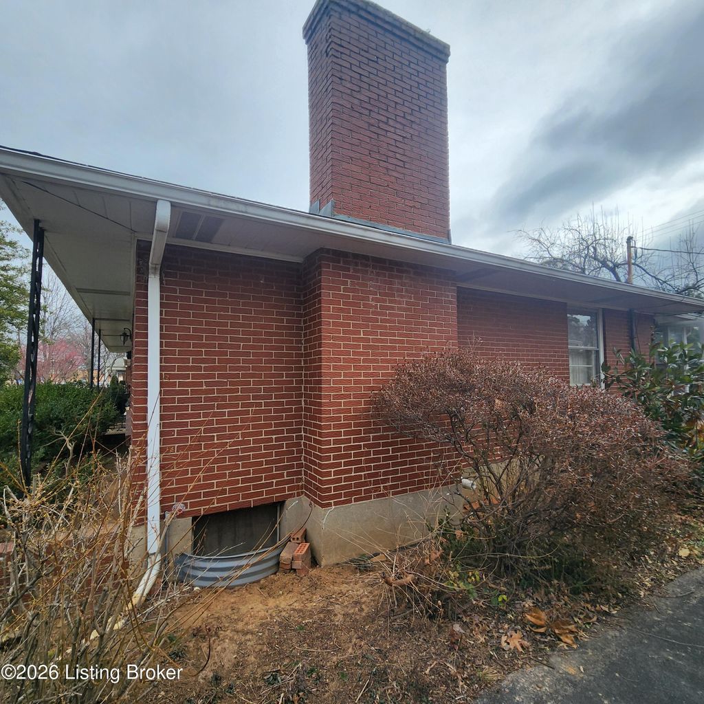 Photo of 3604 Graham Rd, Louisville, KY 40207 (MLS # 1709768)