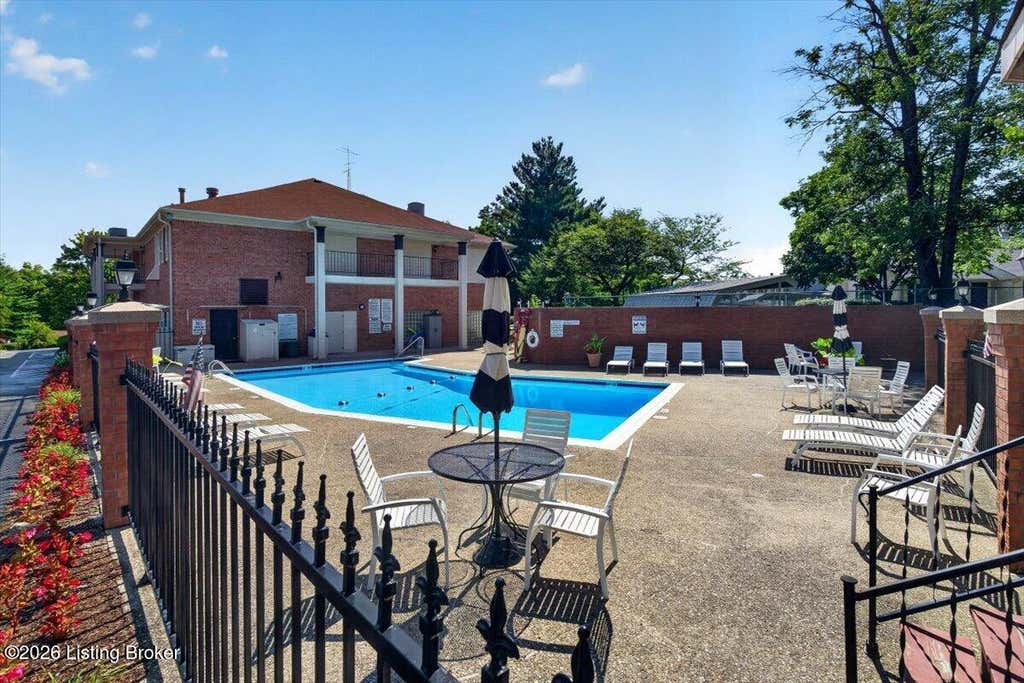 Photo of 1305 Forest Park Rd, Louisville, KY 40223 (MLS # 1724306)