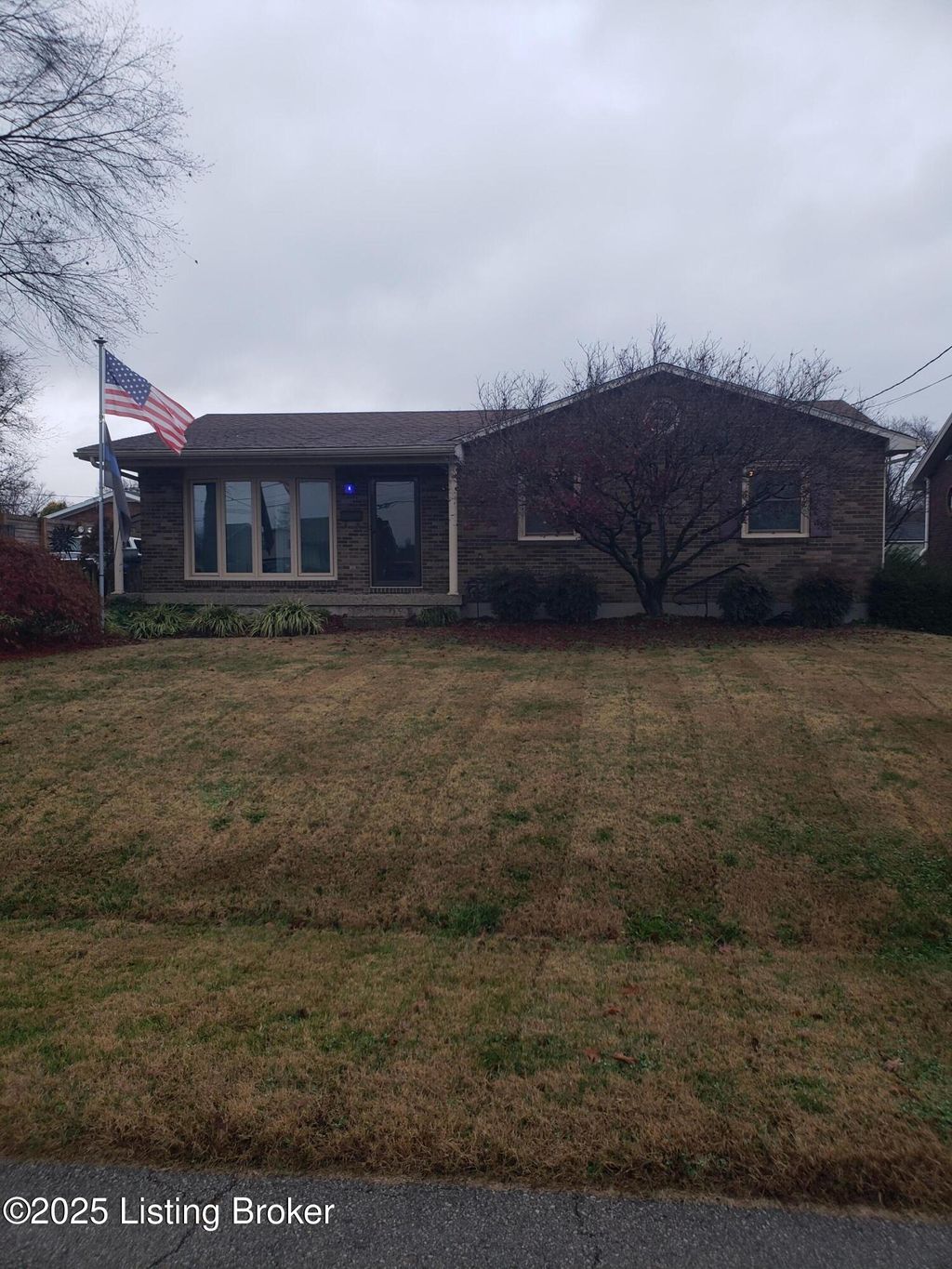 Photo of 7011 Uranus Dr, Louisville, KY 40258 (MLS # 1704317)