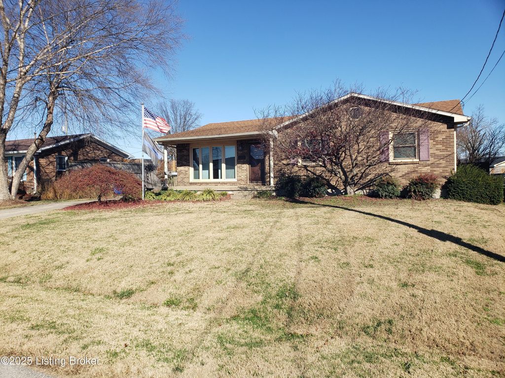 Photo of 7011 Uranus Dr, Louisville, KY 40258 (MLS # 1704317)