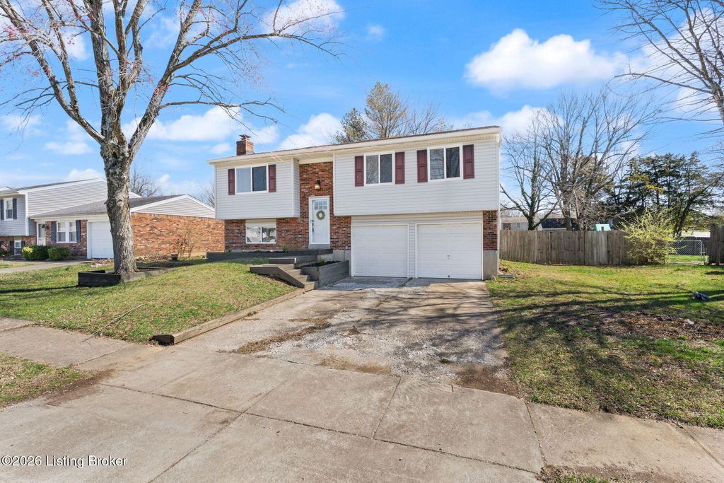 Photo of 5607 Sprigwood Ln, Louisville, KY 40291 (MLS # 1711326)