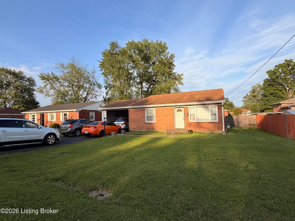 Photo of 6009 Emmalee Dr, Louisville, KY 40219 (MLS # 1716859)