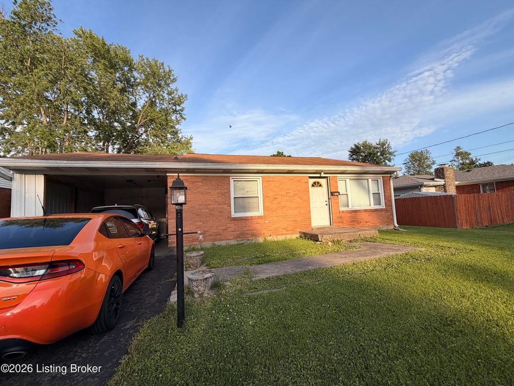 Photo of 6009 Emmalee Dr, Louisville, KY 40219 (MLS # 1716859)