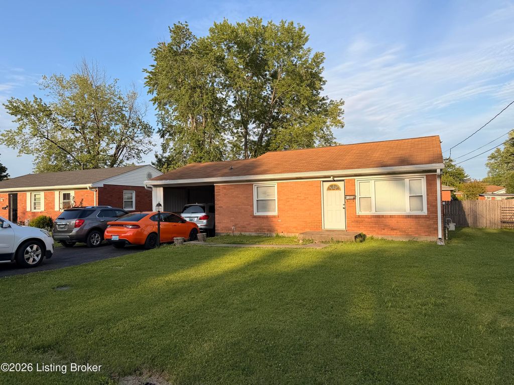 Photo of 6009 Emmalee Dr, Louisville, KY 40219 (MLS # 1716859)