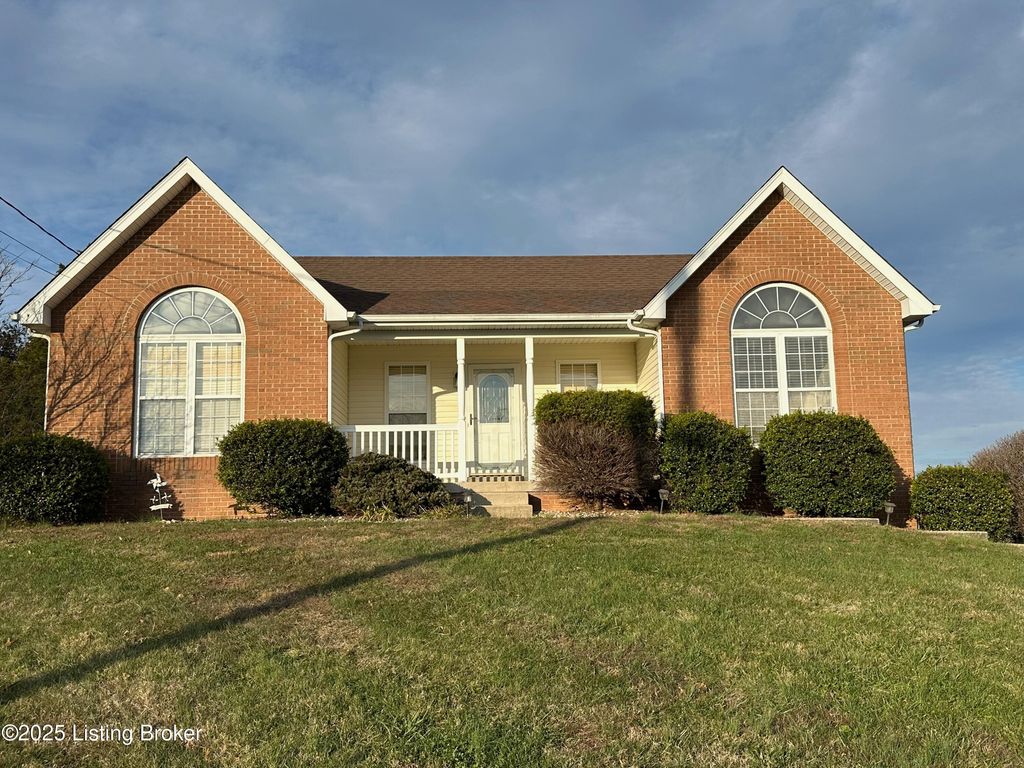 Photo of 11 Bear Oak Ct, Cecilia, KY 42724 (MLS # 1704473)