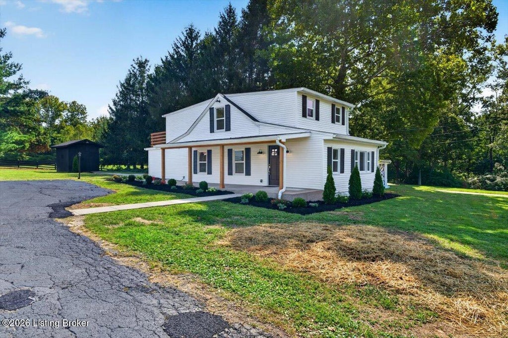 Photo of 4105 Chenoweth Run Rd, Louisville, KY 40299 (MLS # 1730061)