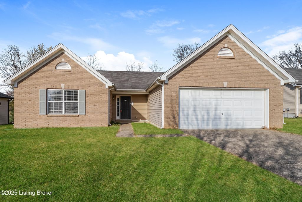 Photo of 7813 Bridlewood Pl, Louisville, KY 40228 (MLS # 1704961)