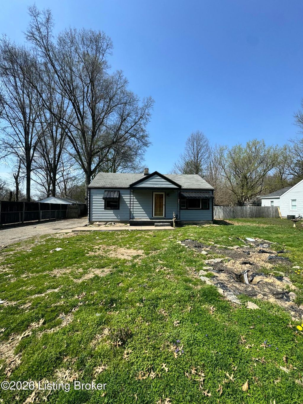 Photo of 4708 Dover Rd, Louisville, KY 40216 (MLS # 1712583)