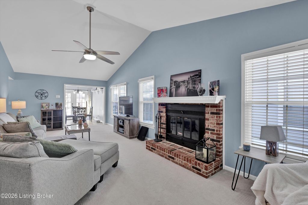 Photo of 8018 Cloudcroft Ln, Louisville, KY 40220 (MLS # 1713960)