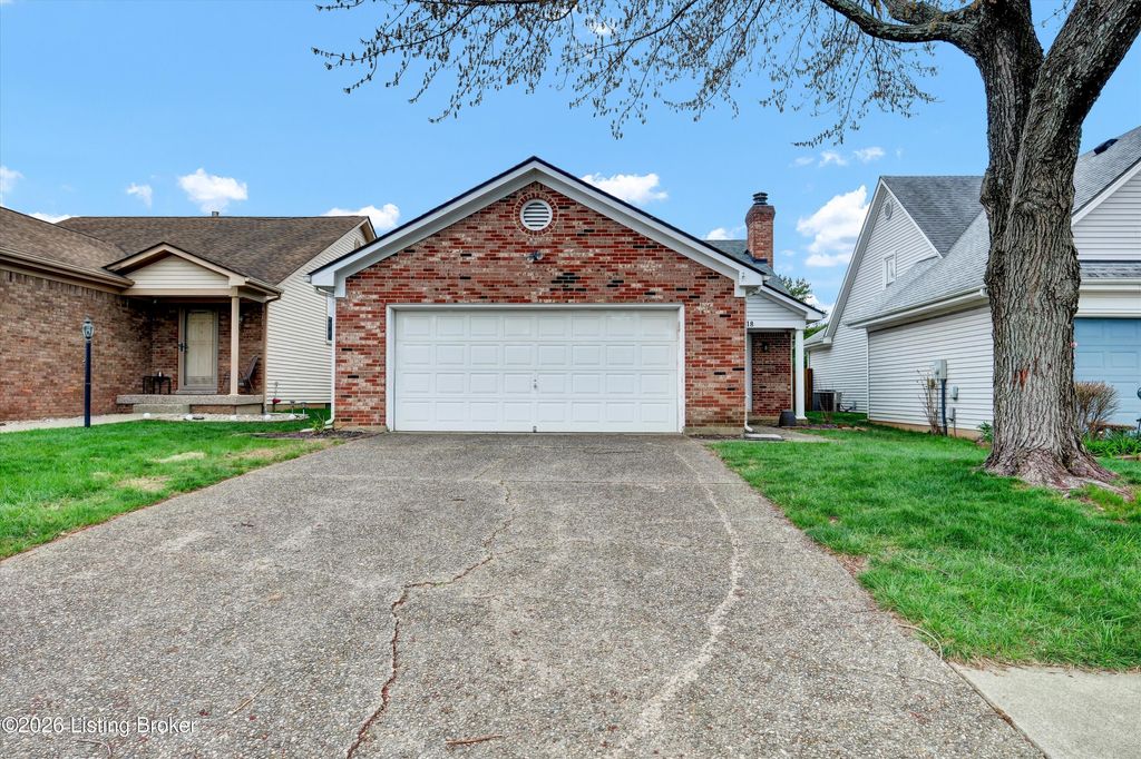 Photo of 8018 Cloudcroft Ln, Louisville, KY 40220 (MLS # 1713960)