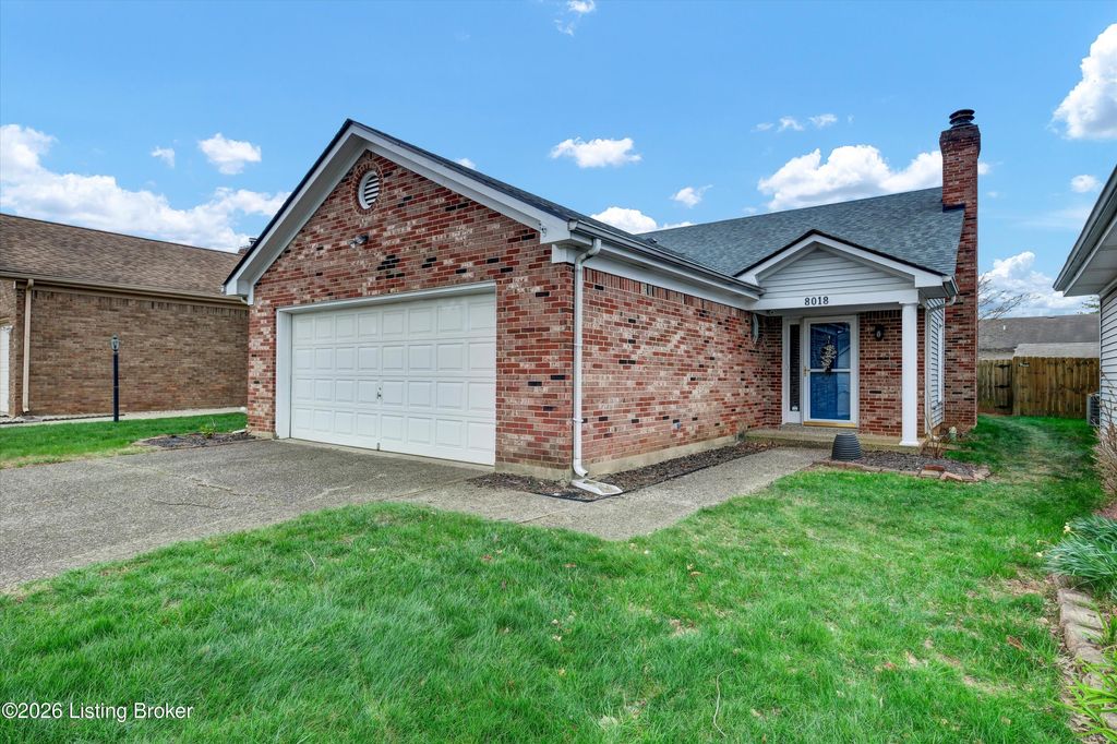 Photo of 8018 Cloudcroft Ln, Louisville, KY 40220 (MLS # 1713960)