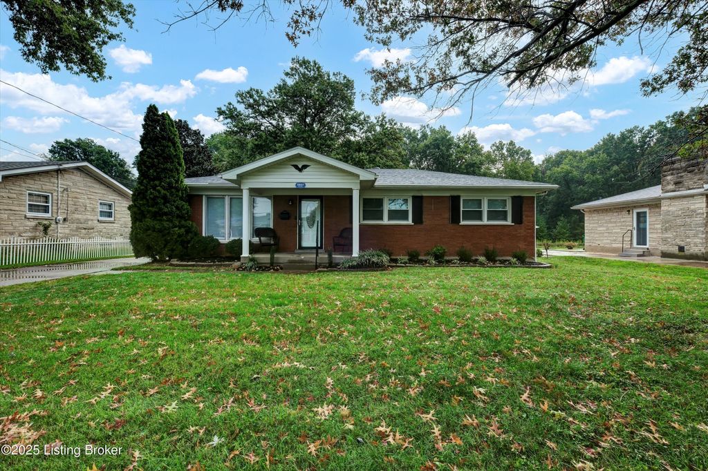 Photo of 6607 Sky Blue Ave, Louisville, KY 40258 (MLS # 1706210)
