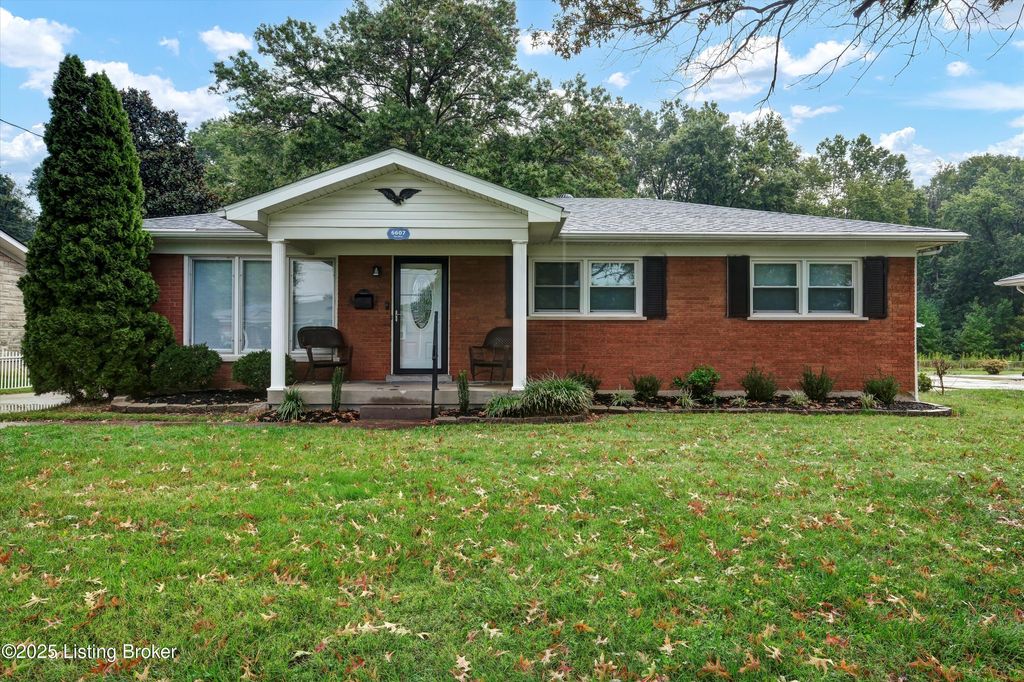 Photo of 6607 Sky Blue Ave, Louisville, KY 40258 (MLS # 1706210)