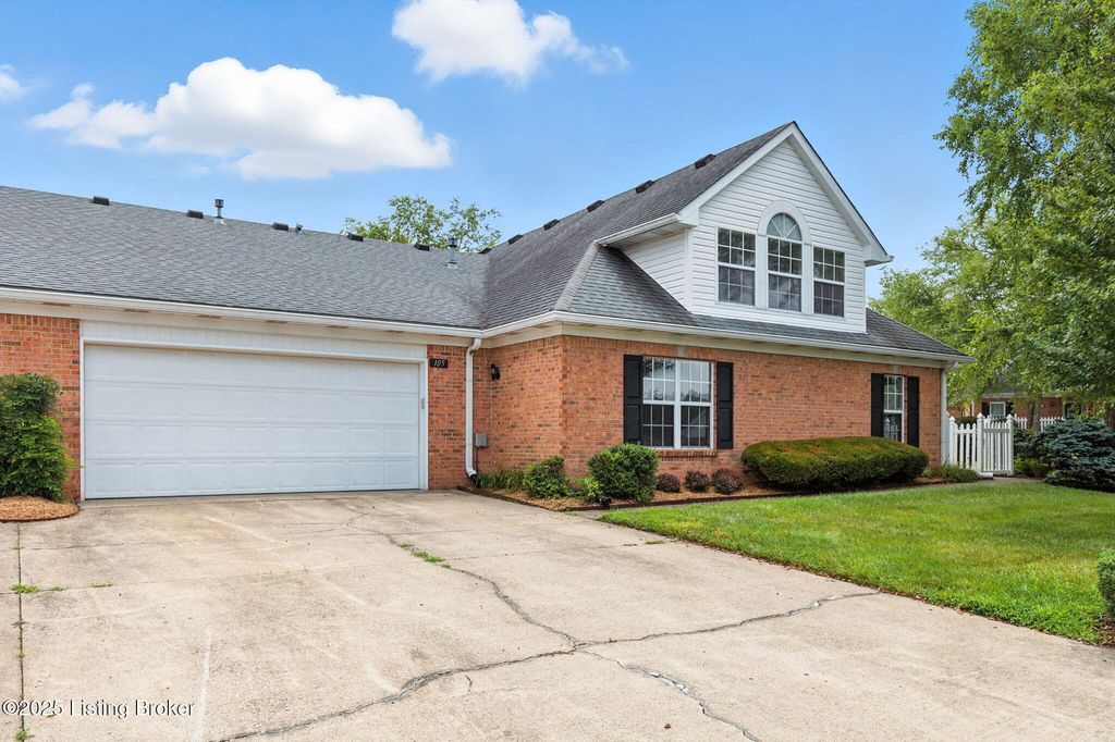 Photo of 105 Azalea Ct, La Grange, KY 40031 (MLS # 1700255)