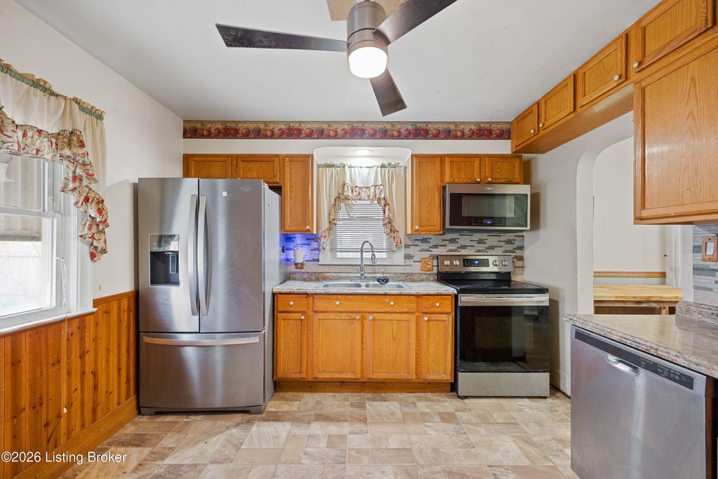 Photo of 510 Chestnut St, Harrodsburg, KY 40330 (MLS # 1707342)