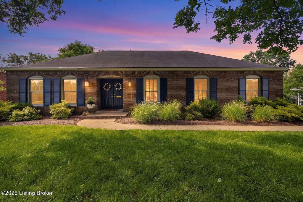 Photo of 5802 Prince William St, Louisville, KY 40207 (MLS # 1718857)