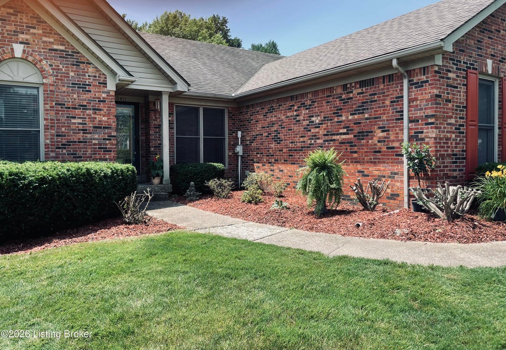 Photo of 9411 Stonelanding Pl, Louisville, KY 40272 (MLS # 1727319)