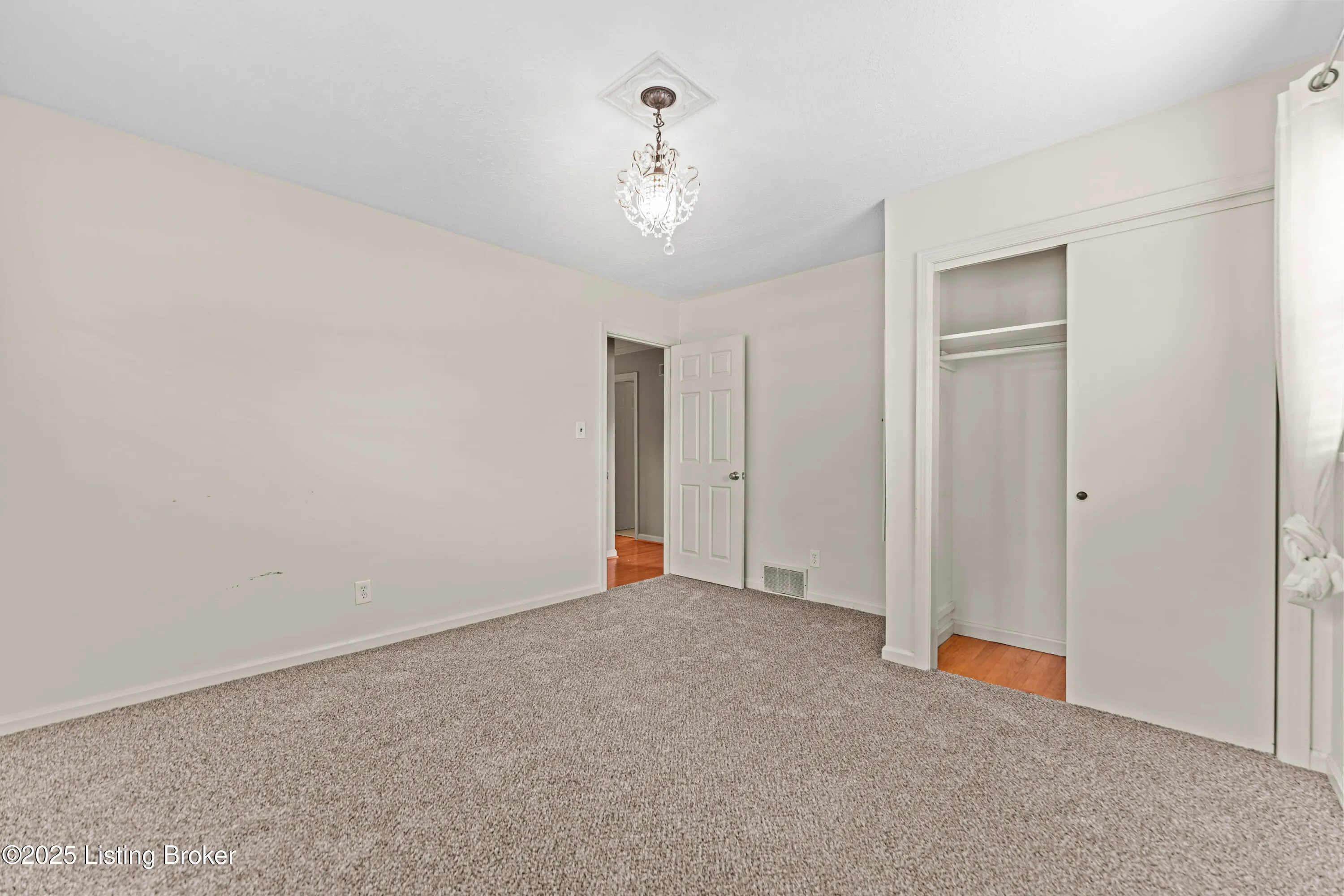 Louisville, Kentucky 40222, United States, 3 Bedrooms Bedrooms, ,2 BathroomsBathrooms,Residential,Active,140015