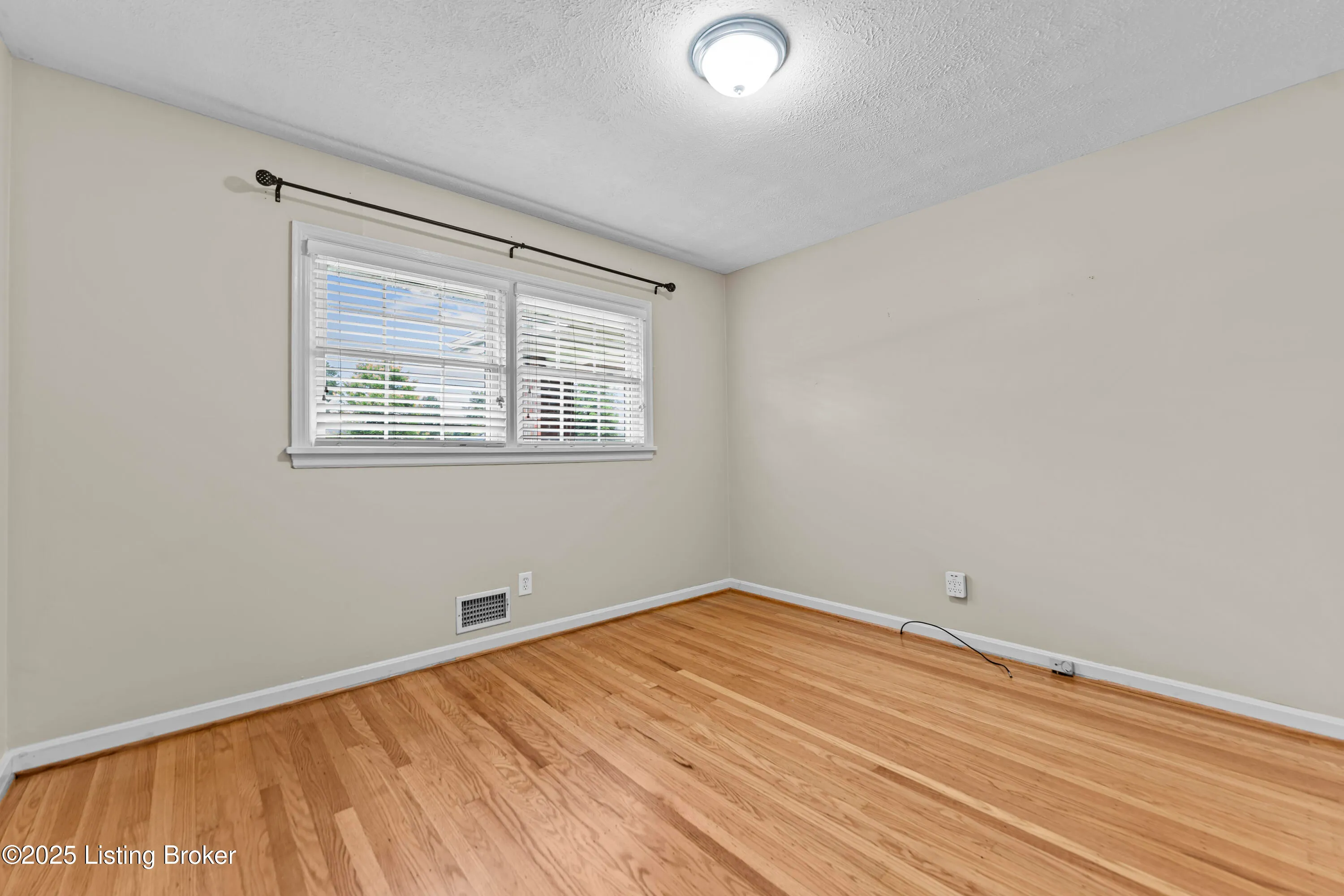 Louisville, Kentucky 40222, United States, 3 Bedrooms Bedrooms, ,2 BathroomsBathrooms,Residential,Active,140015