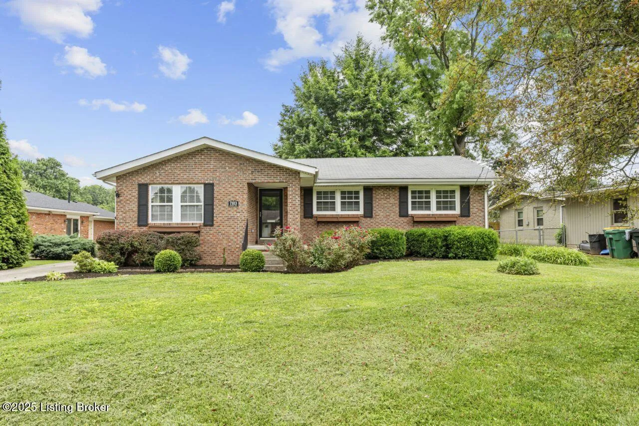 Louisville, Kentucky 40222, United States, 3 Bedrooms Bedrooms, ,2 BathroomsBathrooms,Residential,Active,140015