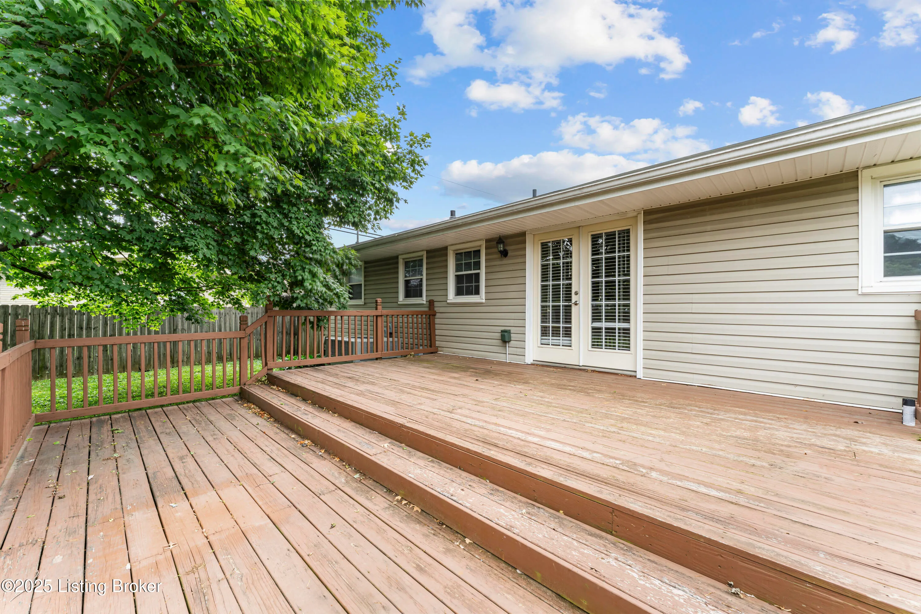 Louisville, Kentucky 40222, United States, 3 Bedrooms Bedrooms, ,2 BathroomsBathrooms,Residential,Active,140015