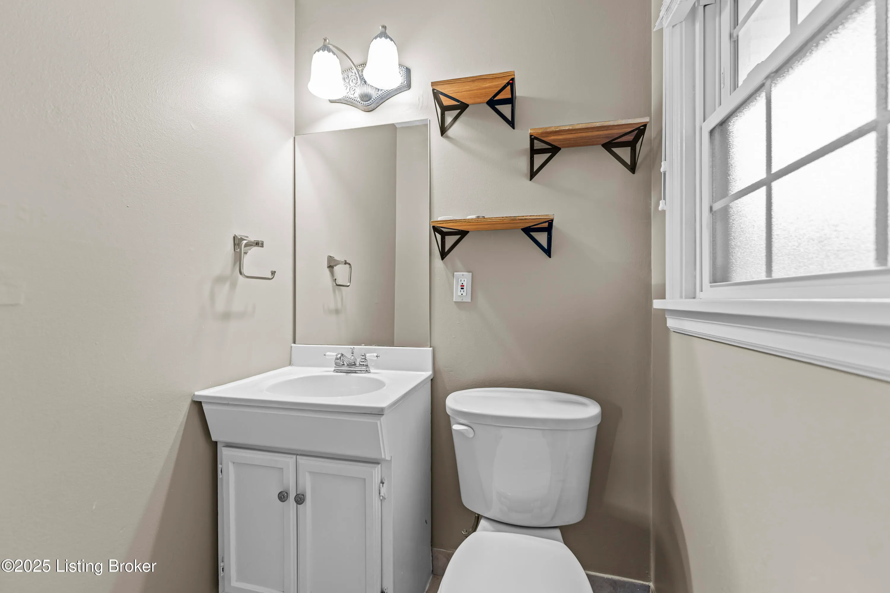 Louisville, Kentucky 40222, United States, 3 Bedrooms Bedrooms, ,2 BathroomsBathrooms,Residential,Active,140015