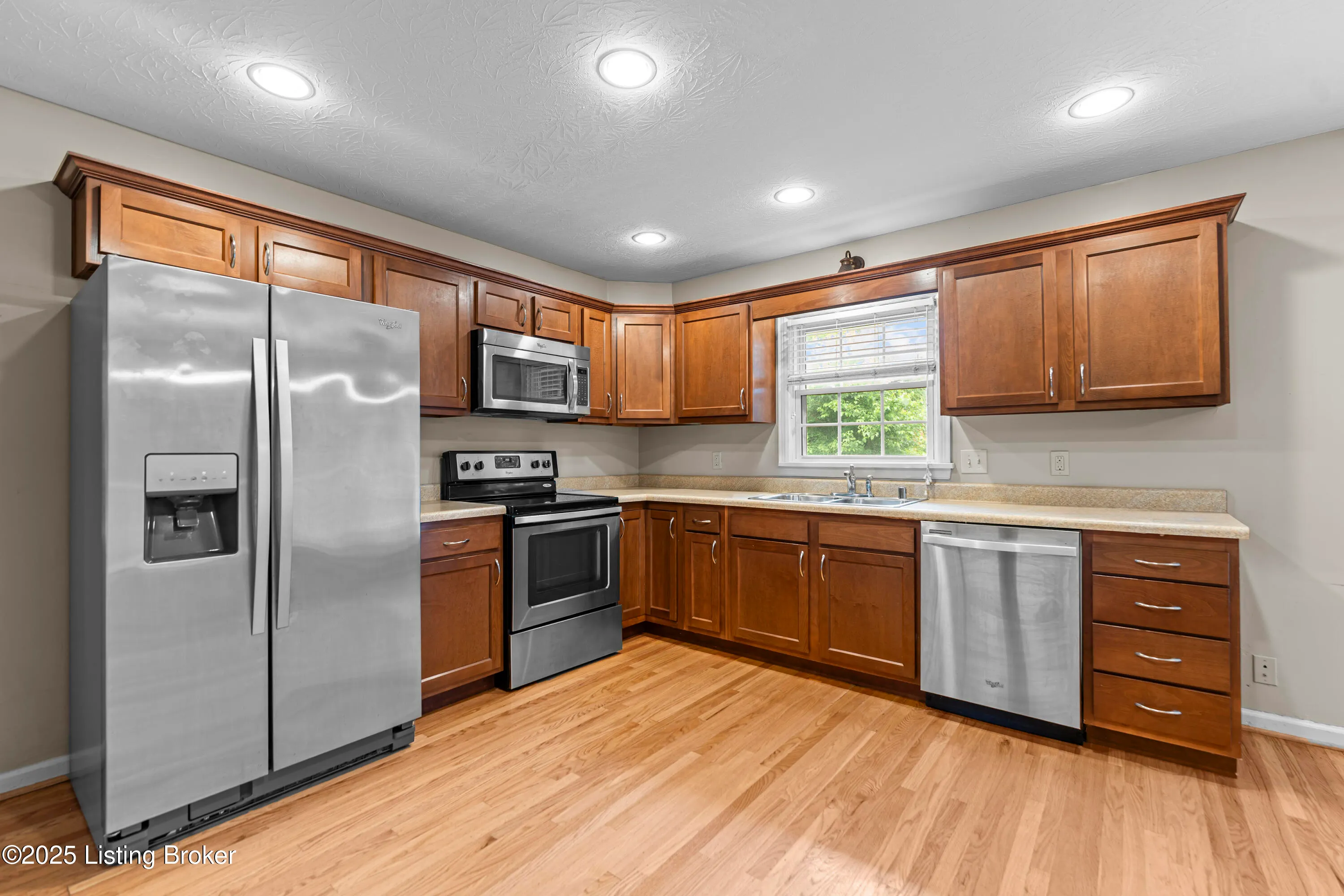 Louisville, Kentucky 40222, United States, 3 Bedrooms Bedrooms, ,2 BathroomsBathrooms,Residential,Active,140015