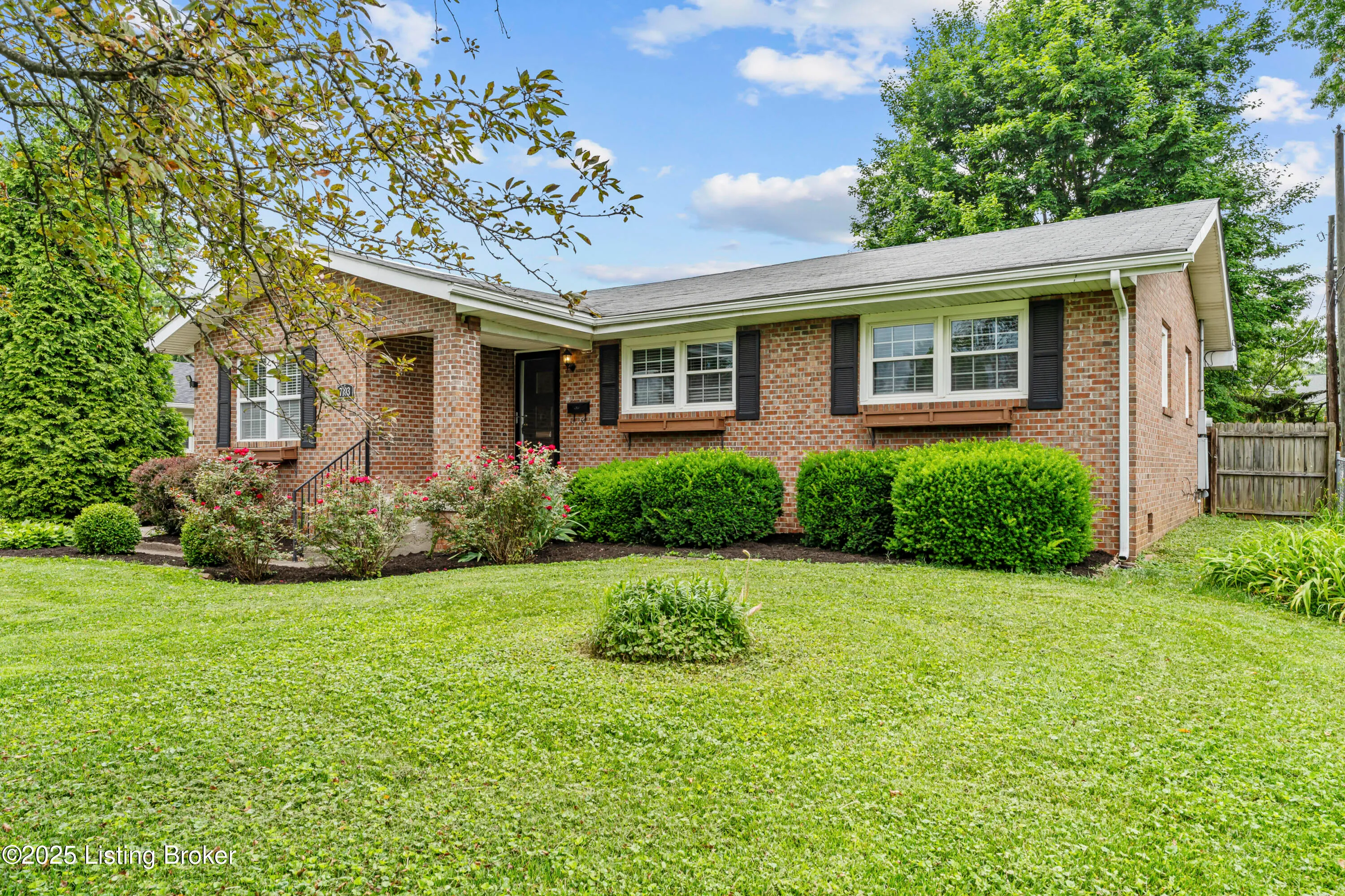 Louisville, Kentucky 40222, United States, 3 Bedrooms Bedrooms, ,2 BathroomsBathrooms,Residential,Active,140015