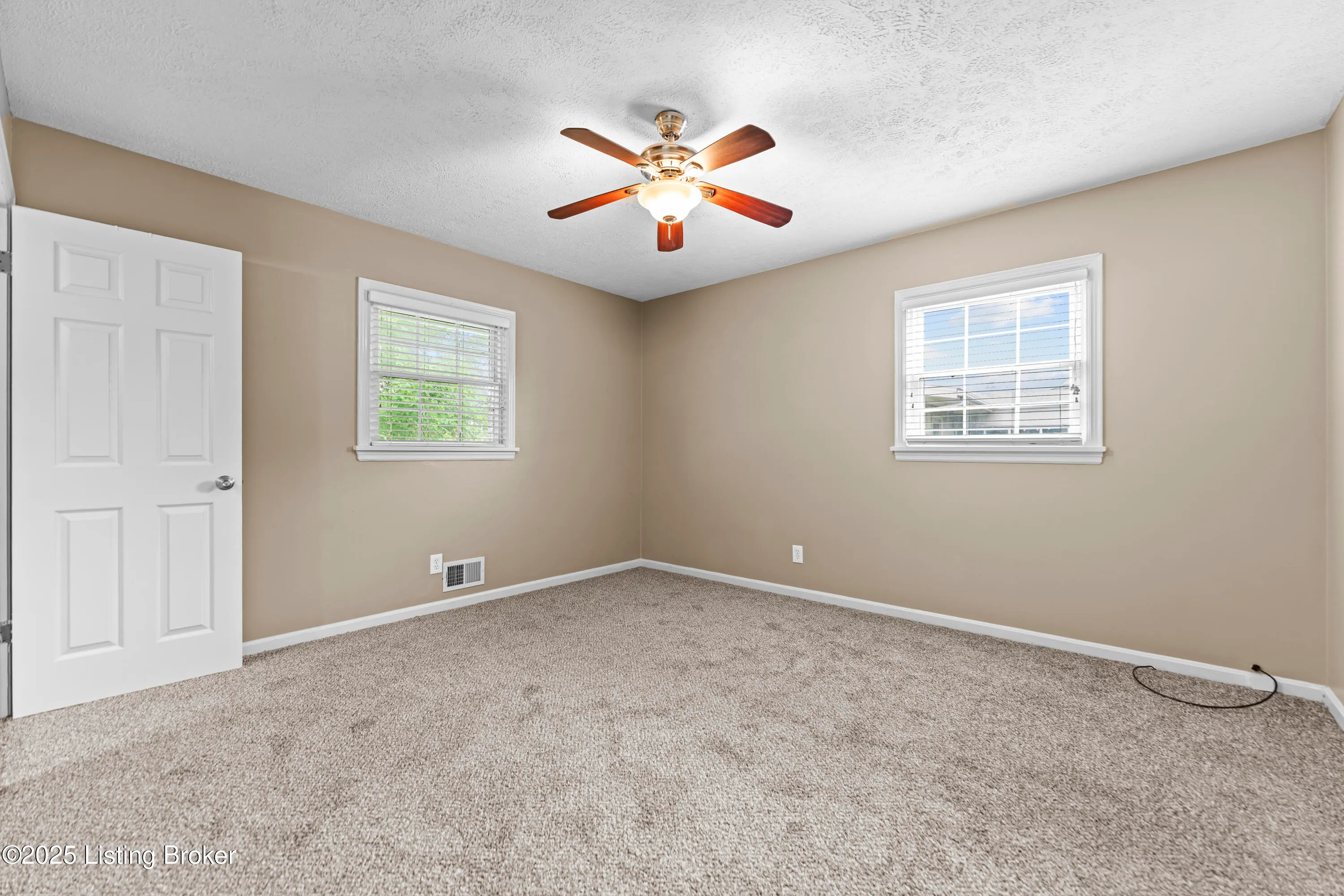 Louisville, Kentucky 40222, United States, 3 Bedrooms Bedrooms, ,2 BathroomsBathrooms,Residential,Active,140015