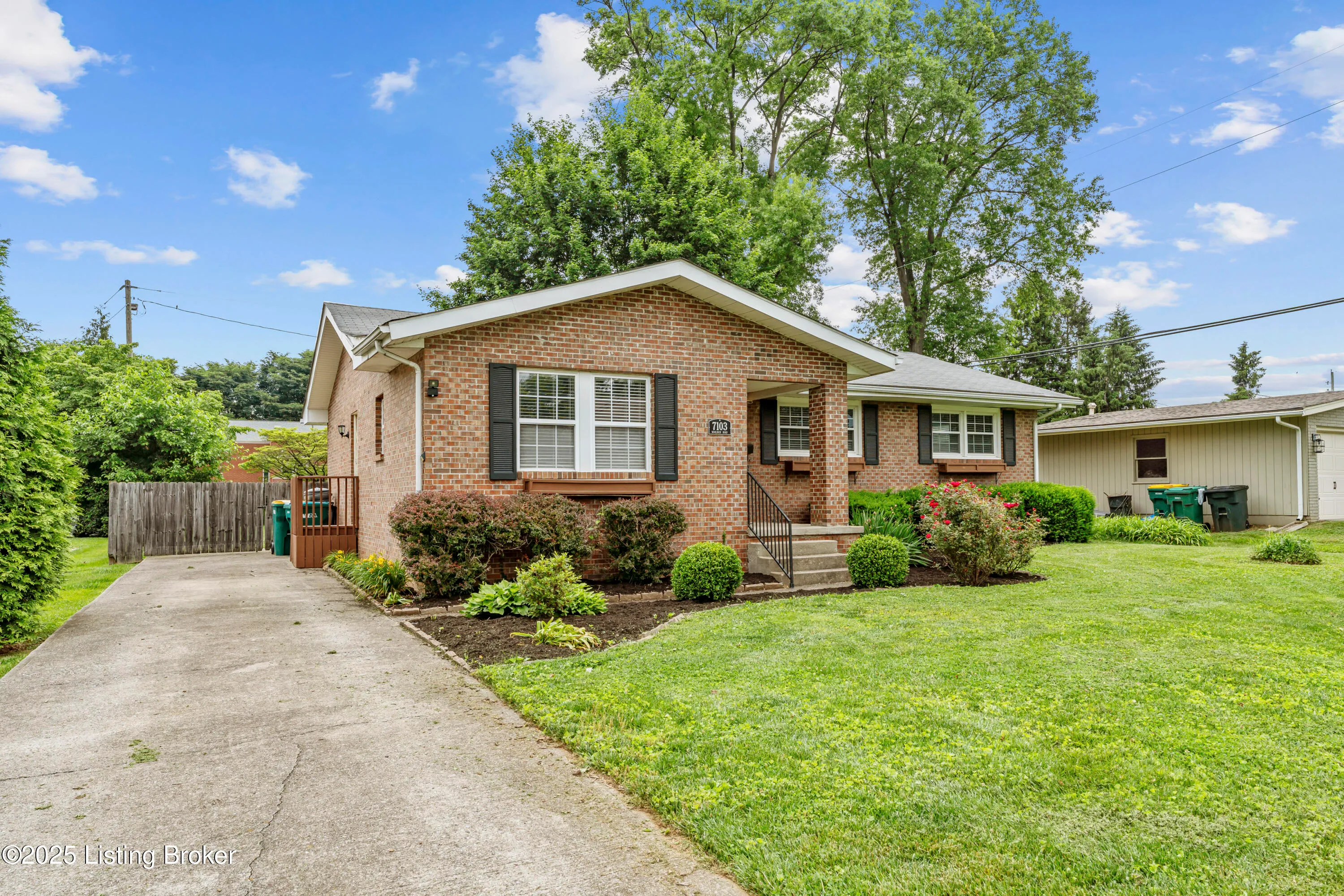 Louisville, Kentucky 40222, United States, 3 Bedrooms Bedrooms, ,2 BathroomsBathrooms,Residential,Active,140015