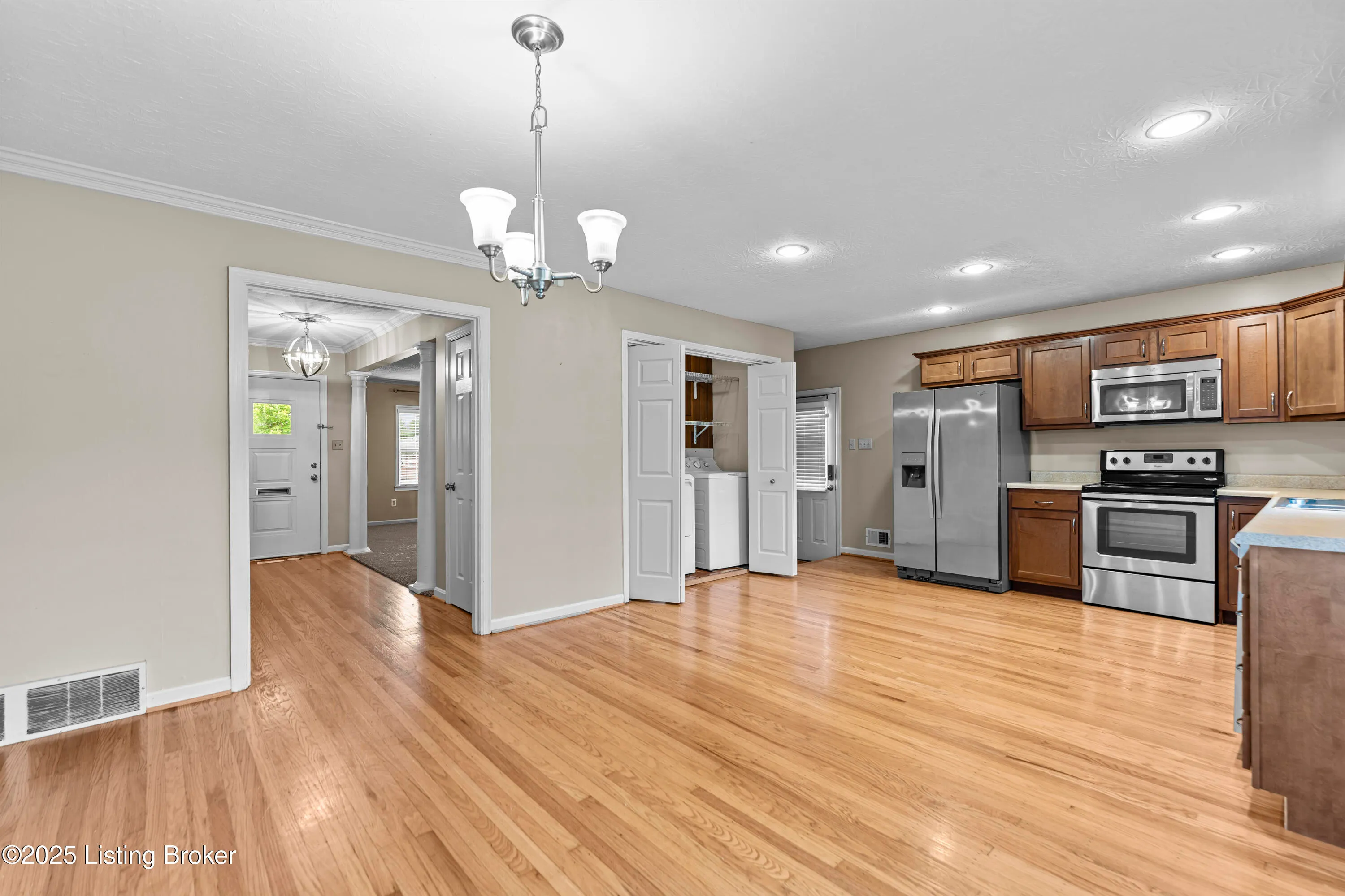 Louisville, Kentucky 40222, United States, 3 Bedrooms Bedrooms, ,2 BathroomsBathrooms,Residential,Active,140015