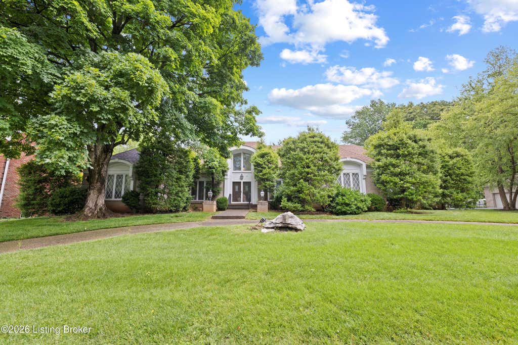 Photo of 603 Colonel Anderson Pkwy, Louisville, KY 40222 (MLS # 1718608)