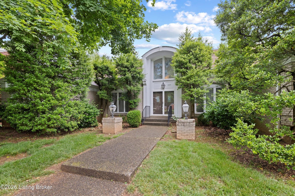 Photo of 603 Colonel Anderson Pkwy, Louisville, KY 40222 (MLS # 1718608)