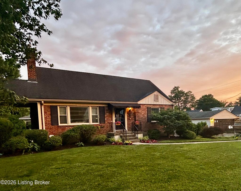 Photo of 4435 Blenheim Rd, Louisville, KY 40207 (MLS # 1721339)