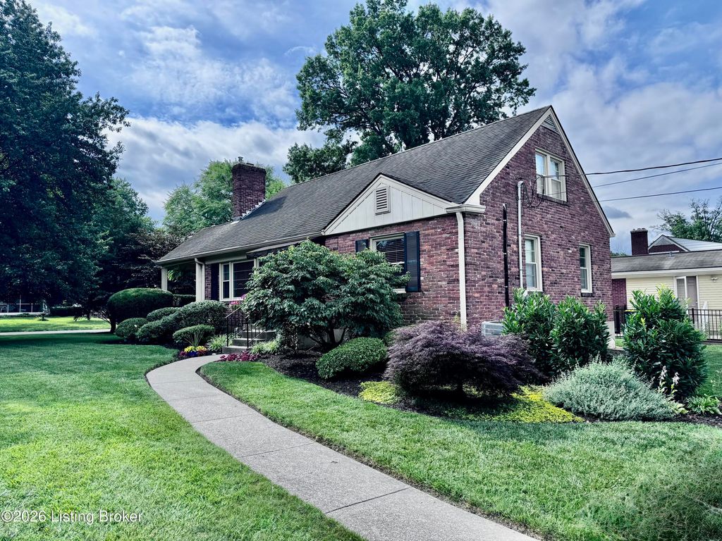 Photo of 4435 Blenheim Rd, Louisville, KY 40207 (MLS # 1721339)