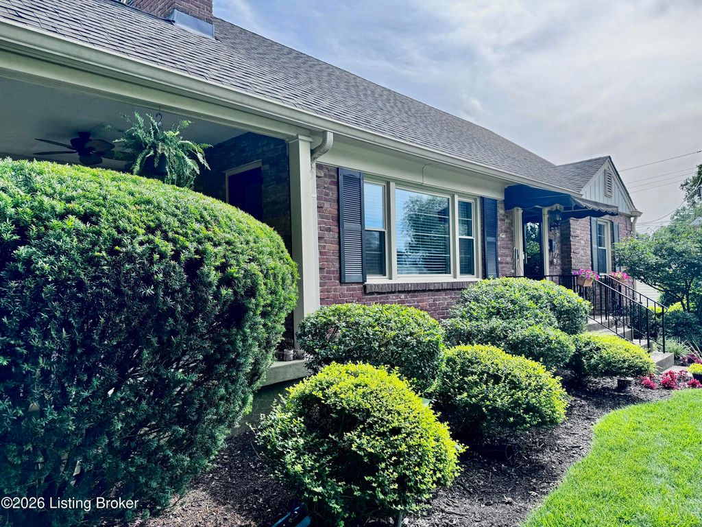 Photo of 4435 Blenheim Rd, Louisville, KY 40207 (MLS # 1721339)