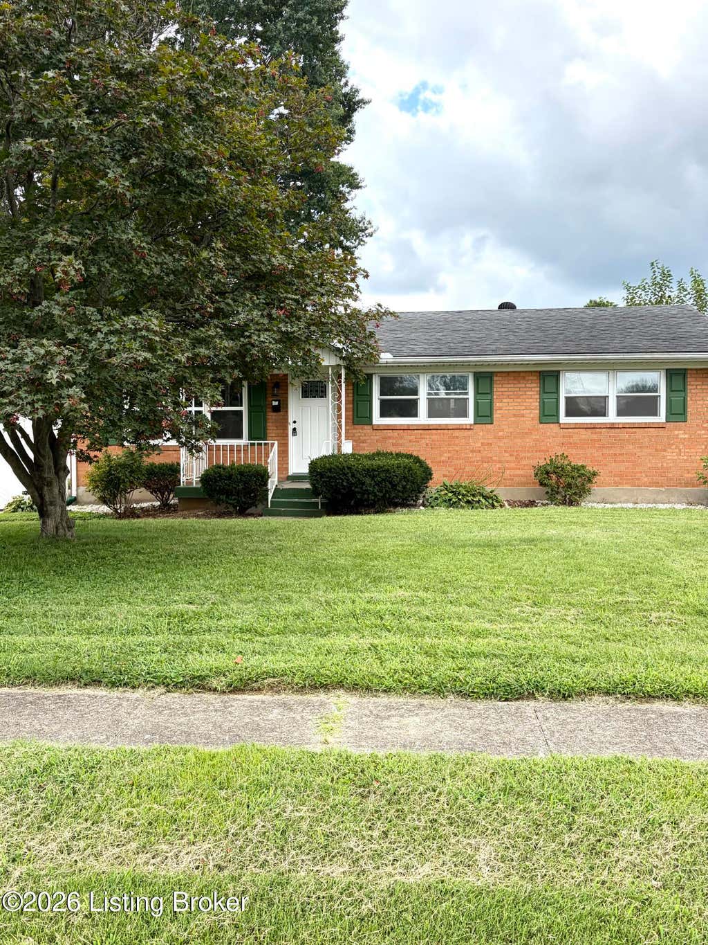 Photo of 2318 Mary Catherine Dr, Louisville, KY 40216 (MLS # 1727070)