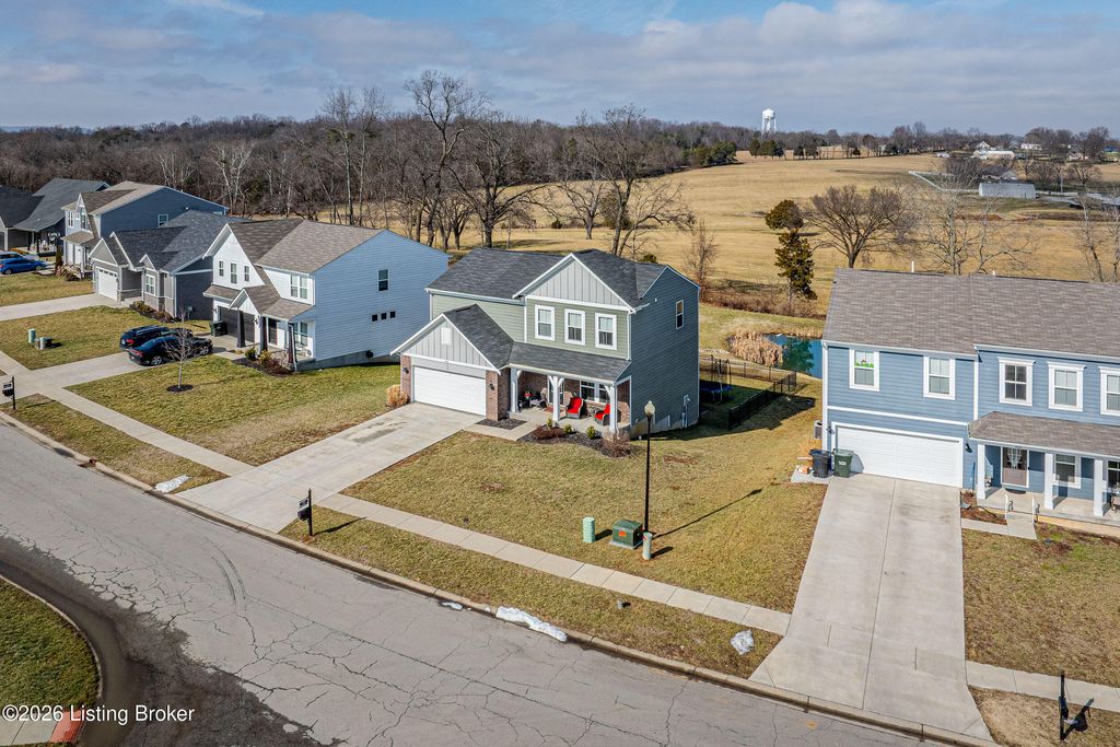 Photo of 475 Williamsburg Dr, Mt Washington, KY 40047 (MLS # 1709378)