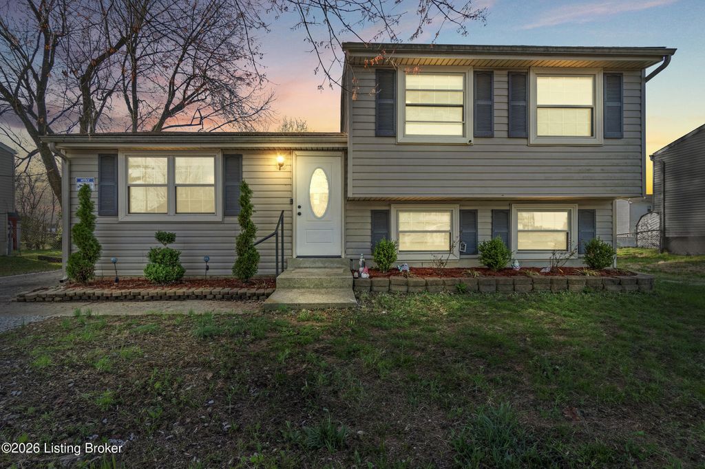 Photo of 5512 Antle Dr, Louisville, KY 40229 (MLS # 1711795)