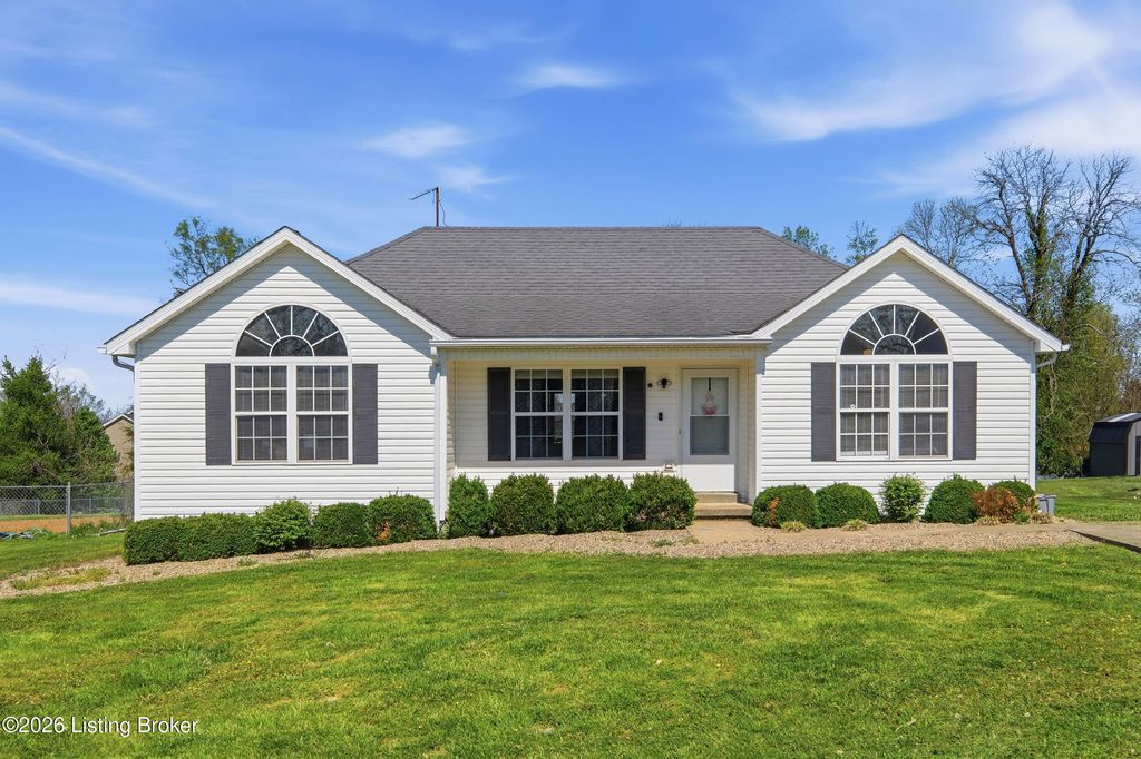 Photo of 29 Royal Gold Ct, Springfield, KY 40069 (MLS # 1714018)