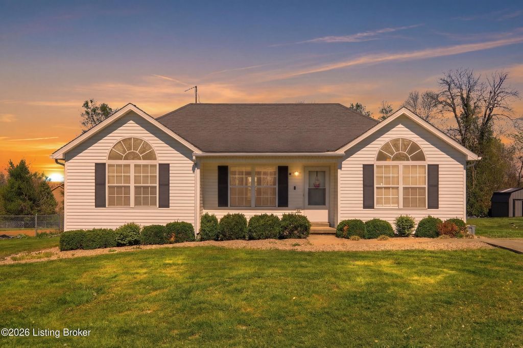 Photo of 29 Royal Gold Ct, Springfield, KY 40069 (MLS # 1714018)