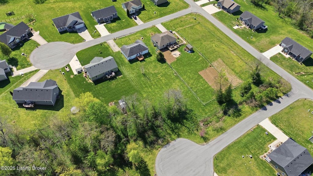 Photo of 29 Royal Gold Ct, Springfield, KY 40069 (MLS # 1714018)