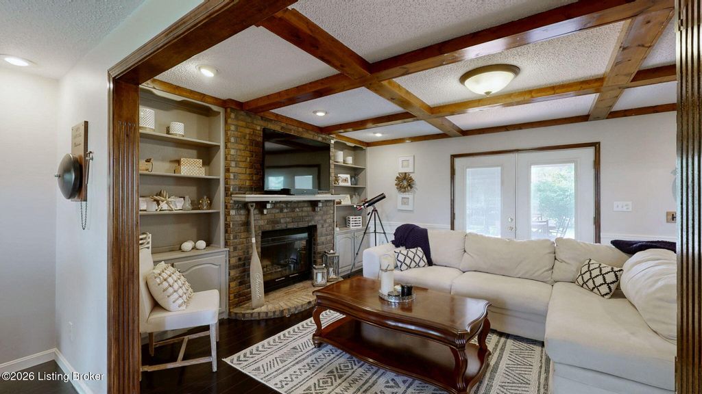 Photo of 1039 Cobblestone Cir, Pioneer Village, KY 40165 (MLS # 1713954)