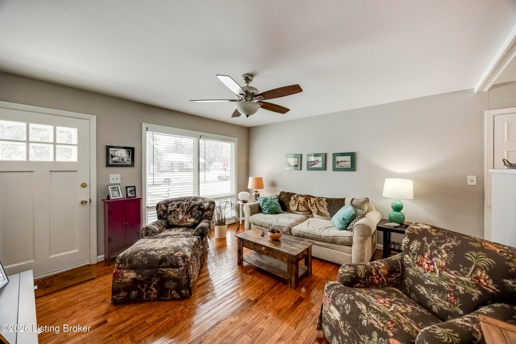 Photo of 2008 Dogoon Dr, Louisville, KY 40223 (MLS # 1708561)