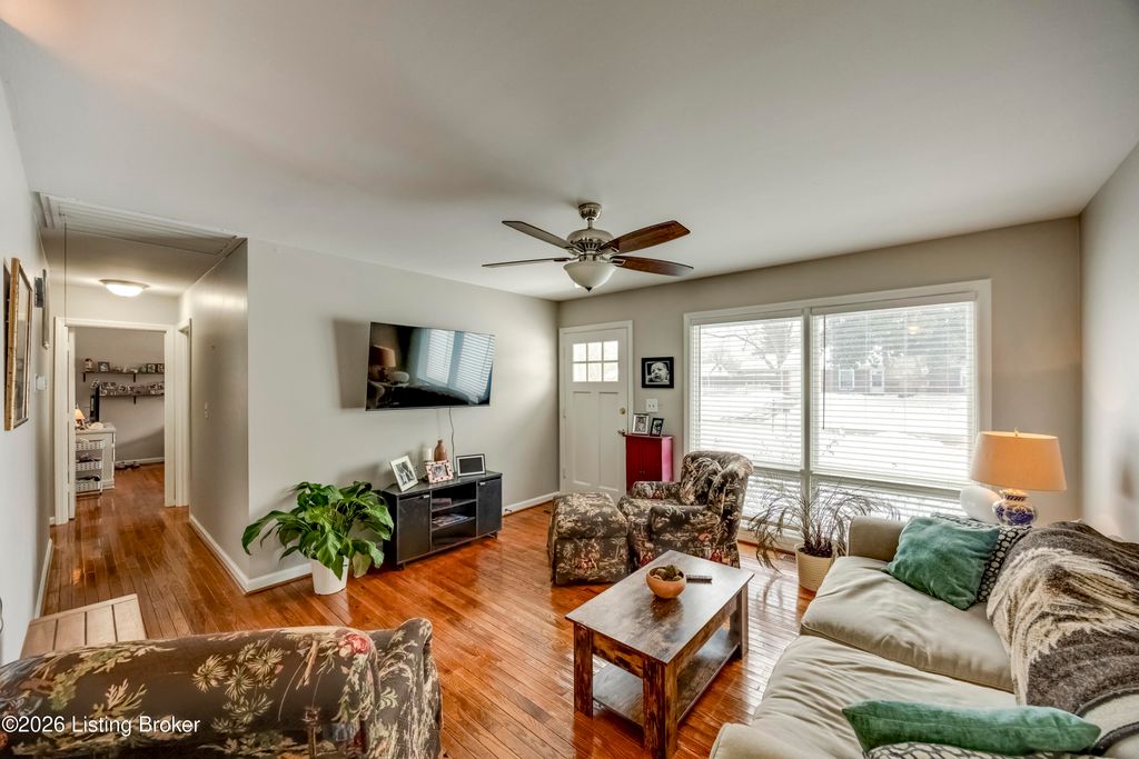 Photo of 2008 Dogoon Dr, Louisville, KY 40223 (MLS # 1708561)