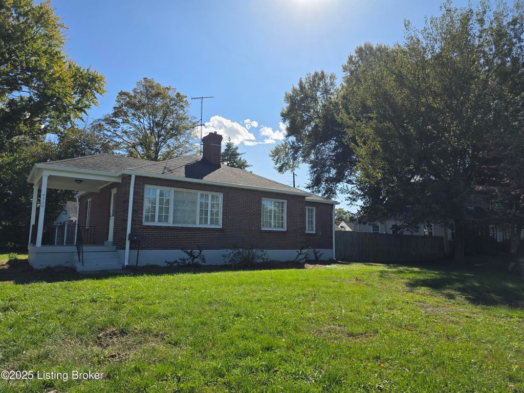 Photo of 4320 Norbourne Blvd, Louisville, KY 40207 (MLS # 1706421)