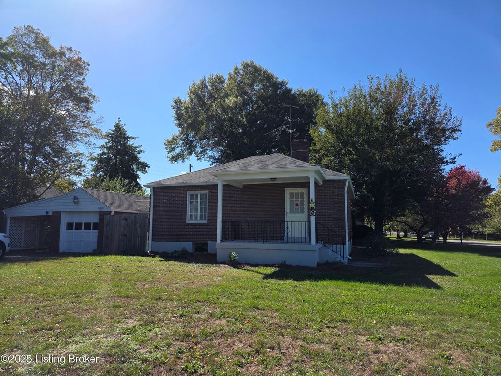 Photo of 4320 Norbourne Blvd, Louisville, KY 40207 (MLS # 1706421)