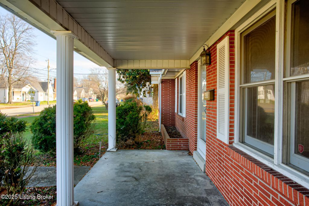 Photo of 430 College St, Elizabethtown, KY 42701 (MLS # 1705142)