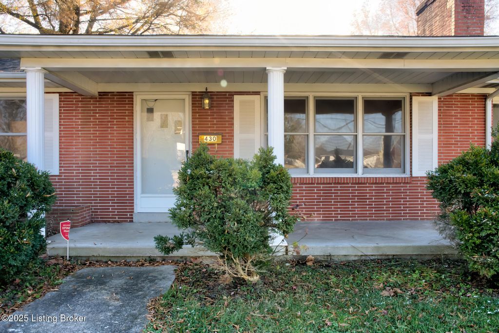 Photo of 430 College St, Elizabethtown, KY 42701 (MLS # 1705142)