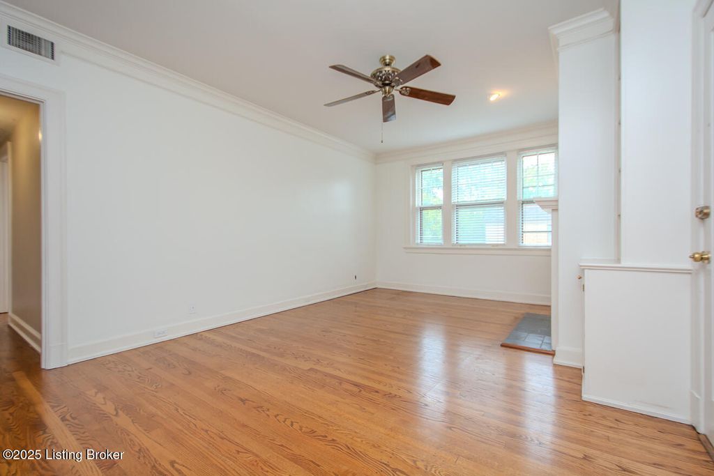 Photo of 3015 Brownsboro Rd #APT 12, Louisville, KY 40206 (MLS # 1700186)